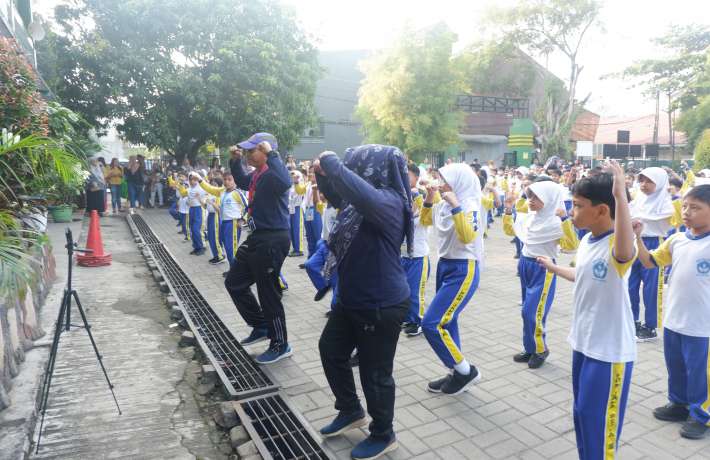 Senam Pagi Bersama di SDN Jakasetia III: Sehat dan Ceria